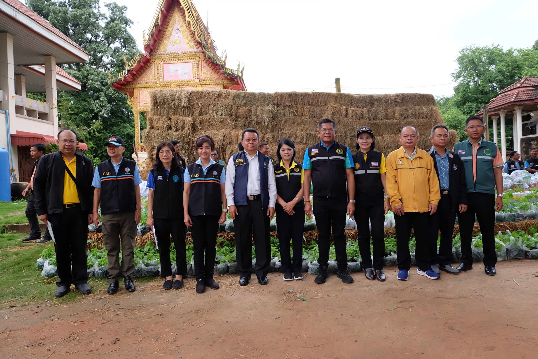 title - ส.ป.ก. ร่วมลงพื้นที่ติดตามนายกรัฐมนตรีและรัฐมนตรีว่าการกระทรวงการคลัง พร้อมคณะ ตรวจราชการและติดตามสถานการณ์อุทกภัย พบปะประชาชนและมอบสิ่งของช่วยเหลือผู้ประสบอุทกภัย ณ อำเภอคำเขื่อนแก้ว จังหวัดยโสธร